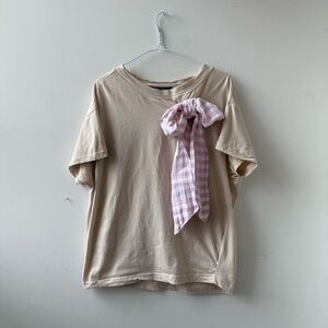 Merci Beaucoup cream tee with detachable pink striped bow